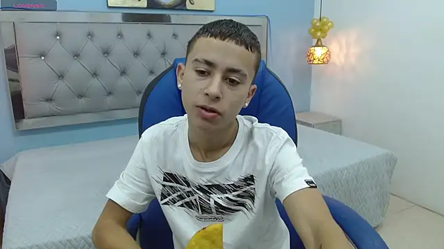 Xavii18 online show from February 12, 12:44 pm