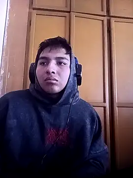 Snapshot of LoganFinds chatting on October 28, 4:20 pm LoganFinds online show from October 28, 4:20 pm