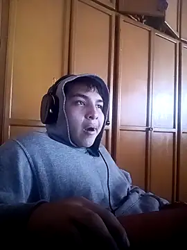 Snapshot of LoganFinds chatting on October 1, 2:21 pm LoganFinds online show from October 1, 2:21 pm