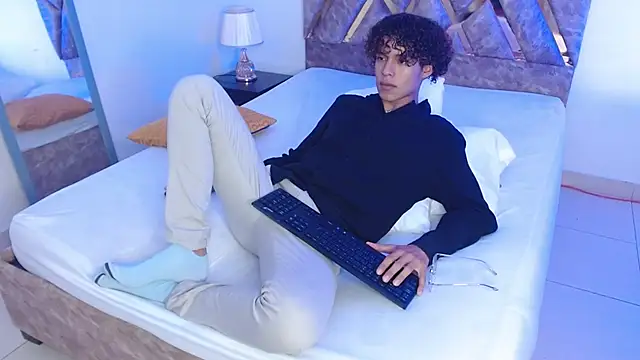 Snapshot of nickolas_moon chatting on January 9, 11:36 am nickolas moon online show from January 9, 11:36 am