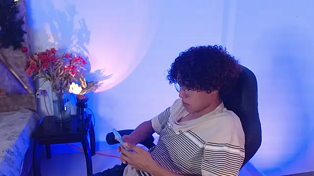 Snapshot of nickolas_moon chatting on January 3, 2:54 am nickolas moon online show from January 3, 2:54 am