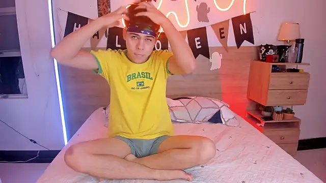 justinbiler online show from October 30, 12:39 pm