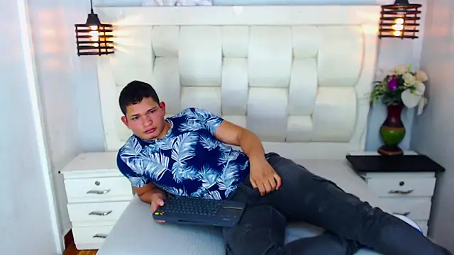 Loony Zion online show from November 1, 7:07 pm