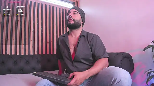 Luke  09 online show from December 5, 12:00 pm