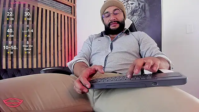 Luke  09 online show from March 5, 12:00 pm