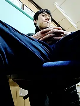 whitebriefboy online show from December 18, 12:01 pm