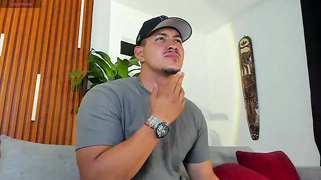 lucasanto  online show from March 3, 3:47 am