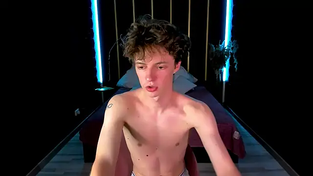 LukeSweet online show from July 3, 5:50 pm