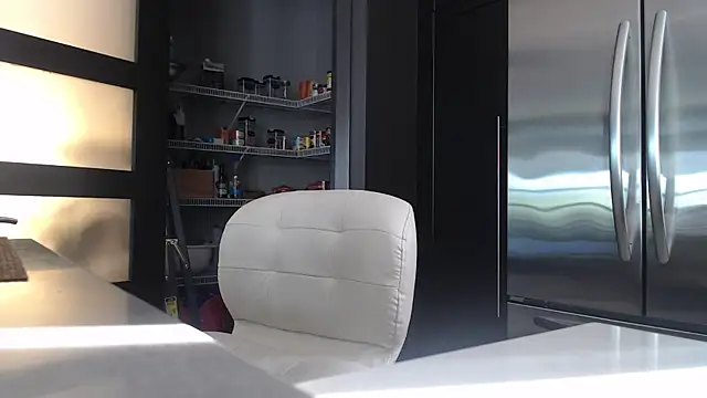 Toy-Daddy online show from October 1, 1:15 pm