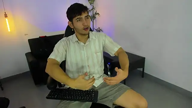 Snapshot of DiegoRogue_ chatting on December 9, 12:31 pm DiegoRogue online show from December 9, 12:31 pm