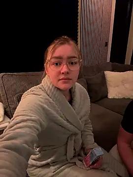 xX HotCouple Xx online show from January 14, 8:34 pm