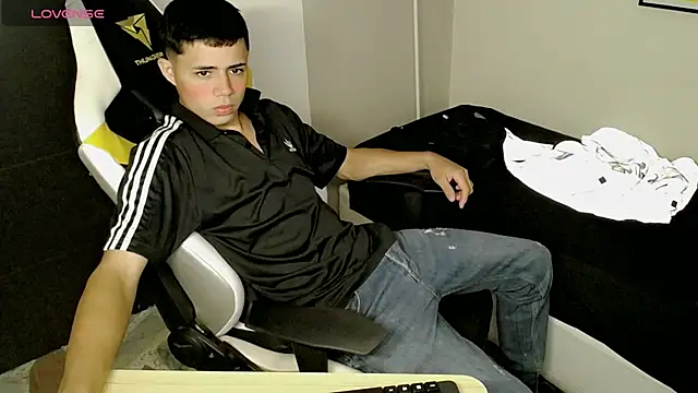 Snapshot of bby_santi chatting on September 22, 12:37 pm bby santi online show from September 22, 12:37 pm