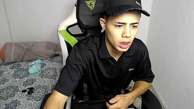 Snapshot of bby_santi chatting on March 12, 1:51 pm bby santi online show from March 12, 1:51 pm