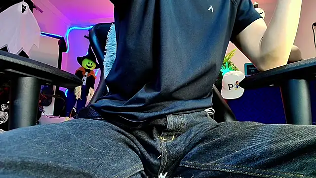 Snapshot of twink_sebas_ chatting on October 22, 4:49 am twink sebas online show from October 22, 4:49 am