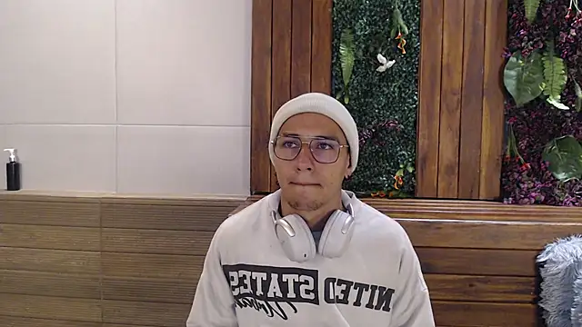 Andy Joy  online show from November 6, 11:35 am