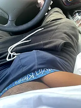 Snapshot of sneakylink13__ chatting on October 18, 9:31 pm sneakylink13   online show from October 18, 9:31 pm