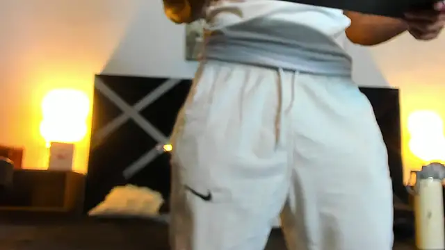 nakedfoam1 online show from April 25, 3:31 am