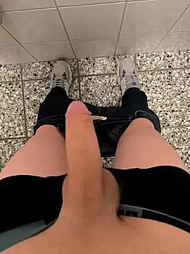 Snapshot of geilehecke1 chatting on February 11, 8:26 am geilehecke1 online show from February 11, 8:26 am