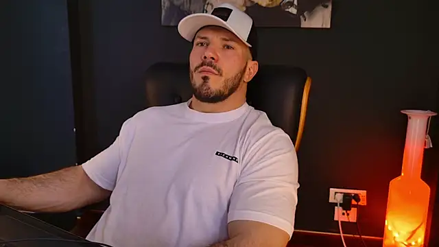 AngeloEric online show from April 19, 11:20 am