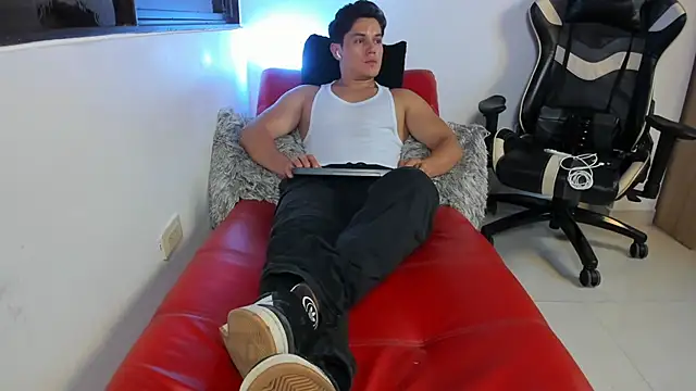 julian wallace online show from April 3, 10:39 pm