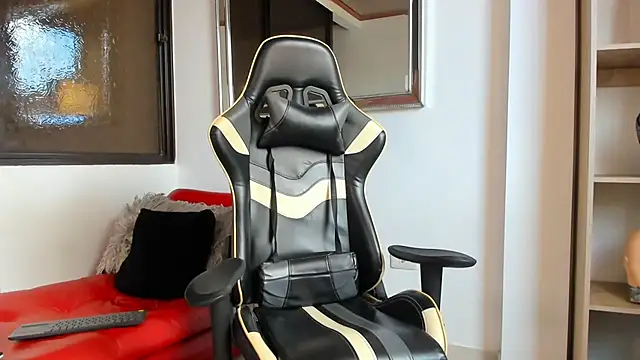 julian wallace online show from April 21, 7:42 pm