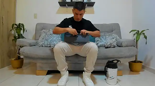 julian wallace online show from January 24, 10:08 pm