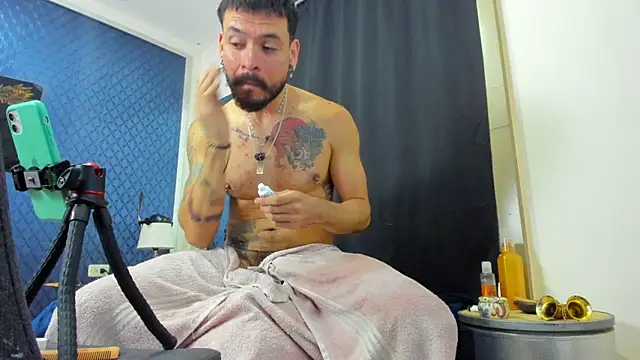 leondevereda online show from December 7, 8:05 pm