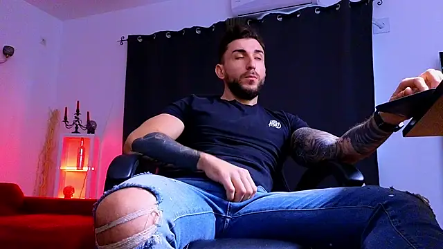 MightyAaron66 online show from November 29, 8:05 am