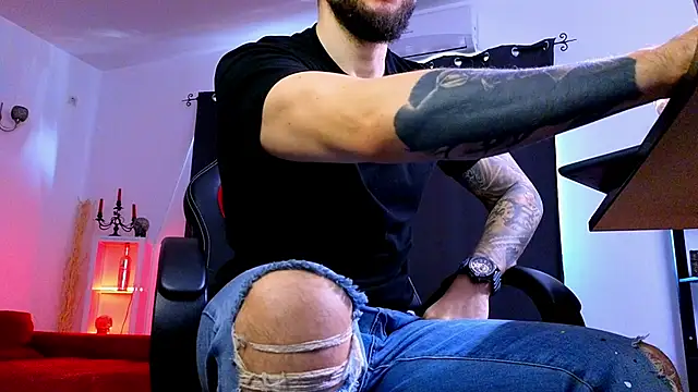 MightyAaron66 online show from March 4, 7:26 am