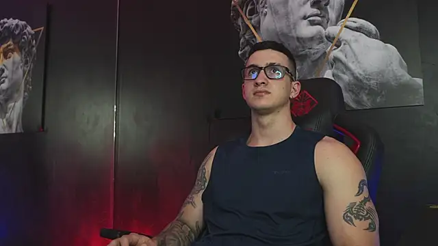 JacksonOlsenn online show from November 4, 9:16 pm