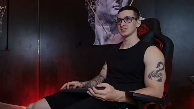 JacksonOlsenn online show from October 27, 8:44 pm