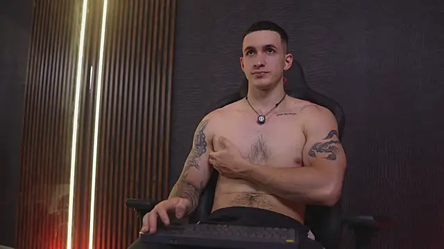 JacksonOlsenn online show from March 31, 9:05 pm