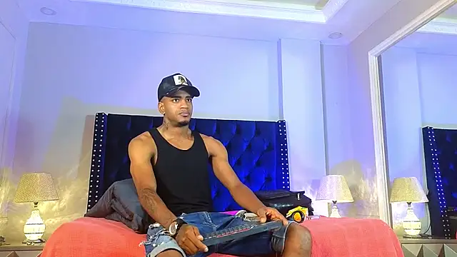 AaronCruz  online show from June 2, 8:10 pm