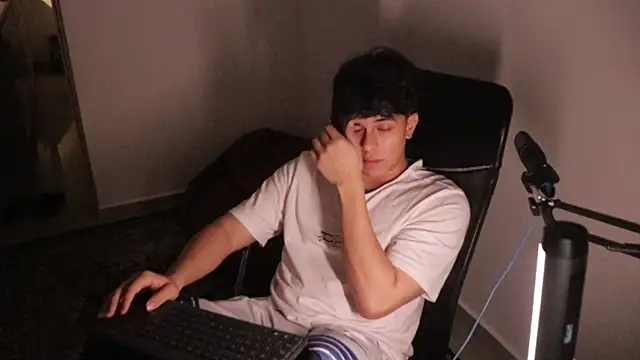 Tony Hoffa online show from November 17, 4:26 am