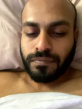 islandvybee55 online show from April 18, 8:53 pm