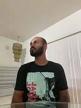 Snapshot of islandvybee55 chatting on January 9, 11:02 pm islandvybee55 online show from January 9, 11:02 pm