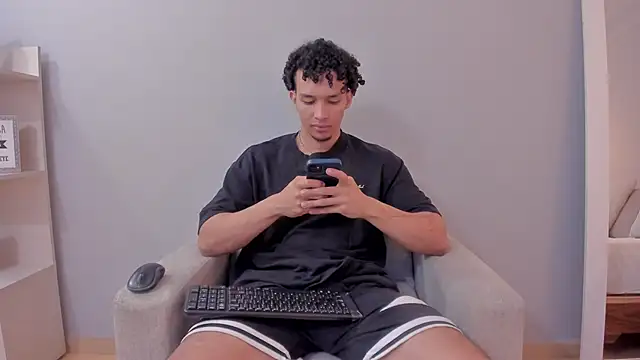 Dominick star online show from December 15, 5:04 am