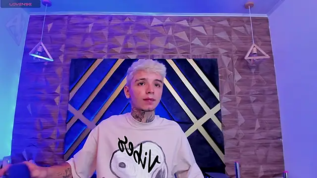 Ian Castillo  online show from February 3, 11:26 am