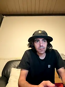 wolfwhite95 online show from October 12, 1:10 am