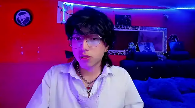 Snapshot of AnggelONfiree chatting on December 21, 2:52 am AnggelONfiree online show from December 21, 2:52 am