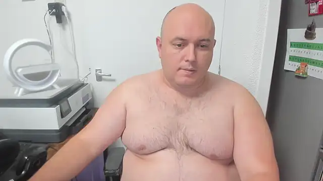 Snapshot of BigromeoXX chatting on December 20, 6:56 pm BigromeoXX online show from December 20, 6:56 pm