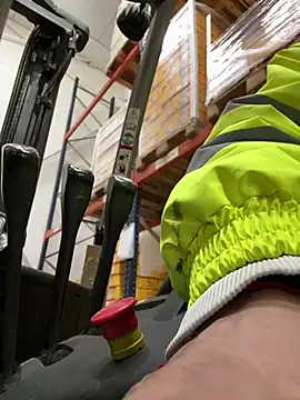 jovenestraviesos online show from February 5, 2:46 pm