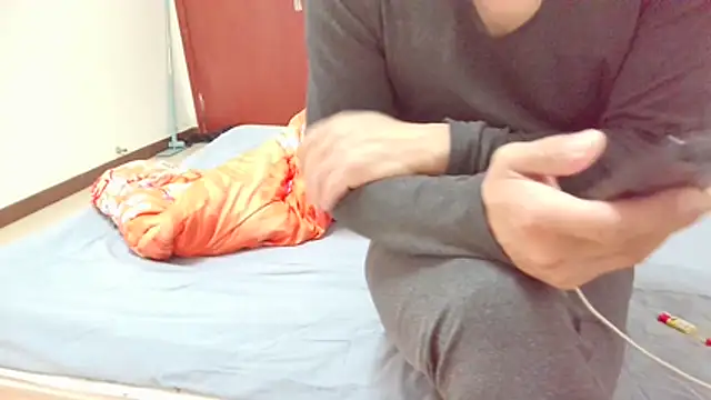 huzi518 online show from December 14, 1:23 am