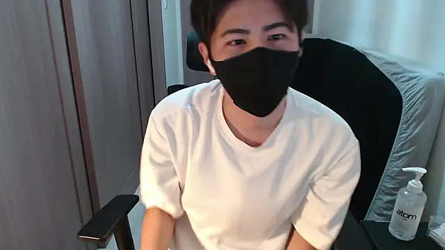 Snapshot of ryota_kkk chatting on January 21, 2:22 pm ryota kkk online show from January 21, 2:22 pm