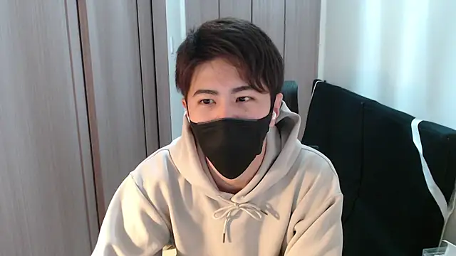 Snapshot of ryota_kkk chatting on February 16, 1:27 pm ryota kkk online show from February 16, 1:27 pm