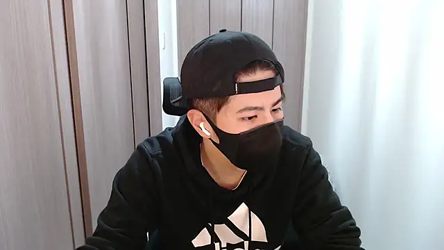 Snapshot of ryota_kkk chatting on December 29, 12:55 pm ryota kkk online show from December 29, 12:55 pm