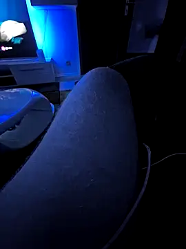 Snapshot of Warumnicht1980 chatting on February 14, 5:51 am Warumnicht1980 online show from February 14, 5:51 am