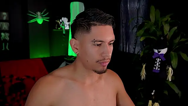 Snapshot of Aaronfox_x chatting on October 21, 1:36 pm Aaronfox x online show from October 21, 1:36 pm