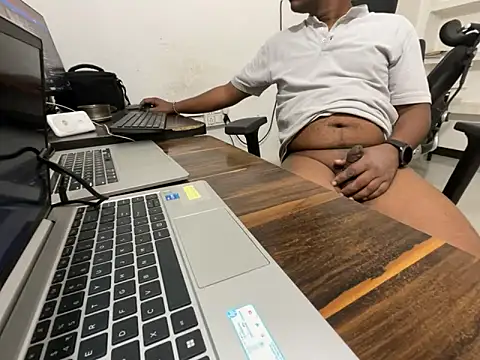Snapshot of real_meet_girl_finding_in chatting on October 13, 7:14 am real meet girl finding in online show from October 13, 7:14 am