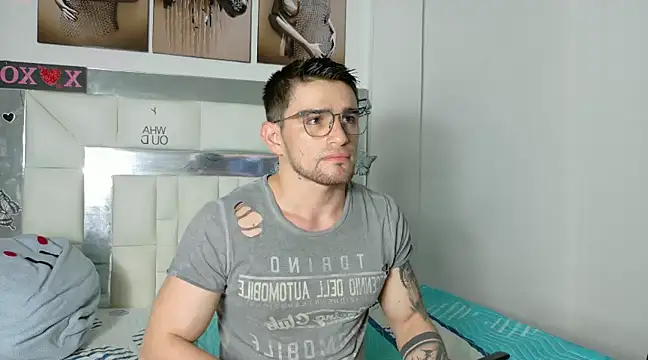 Sexy Alejandro  online show from December 18, 1:15 am